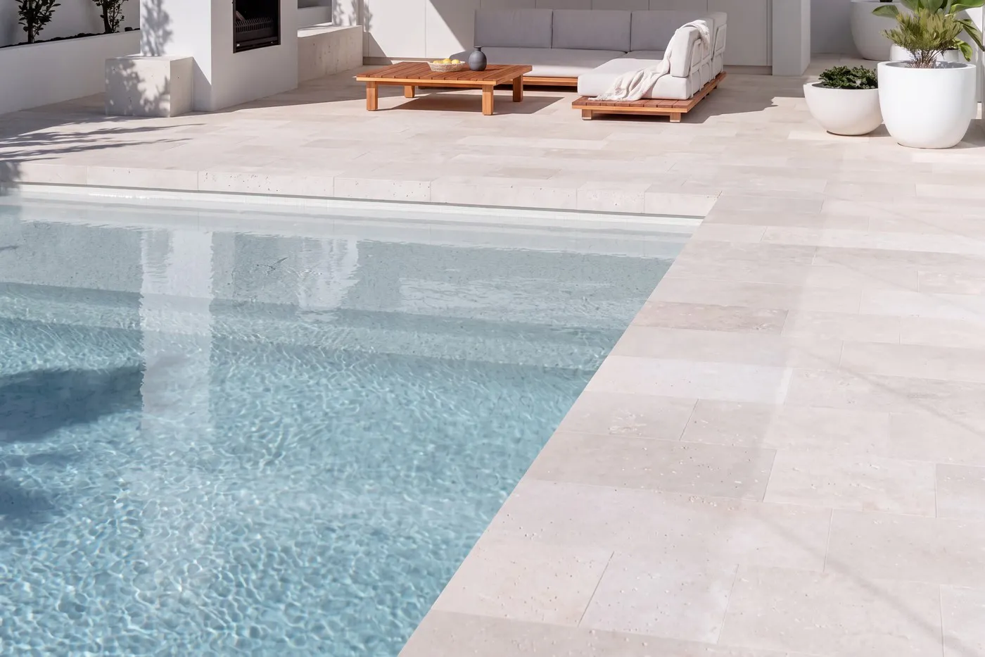 Pavimentazione esterna piscina — Lago di Garda
